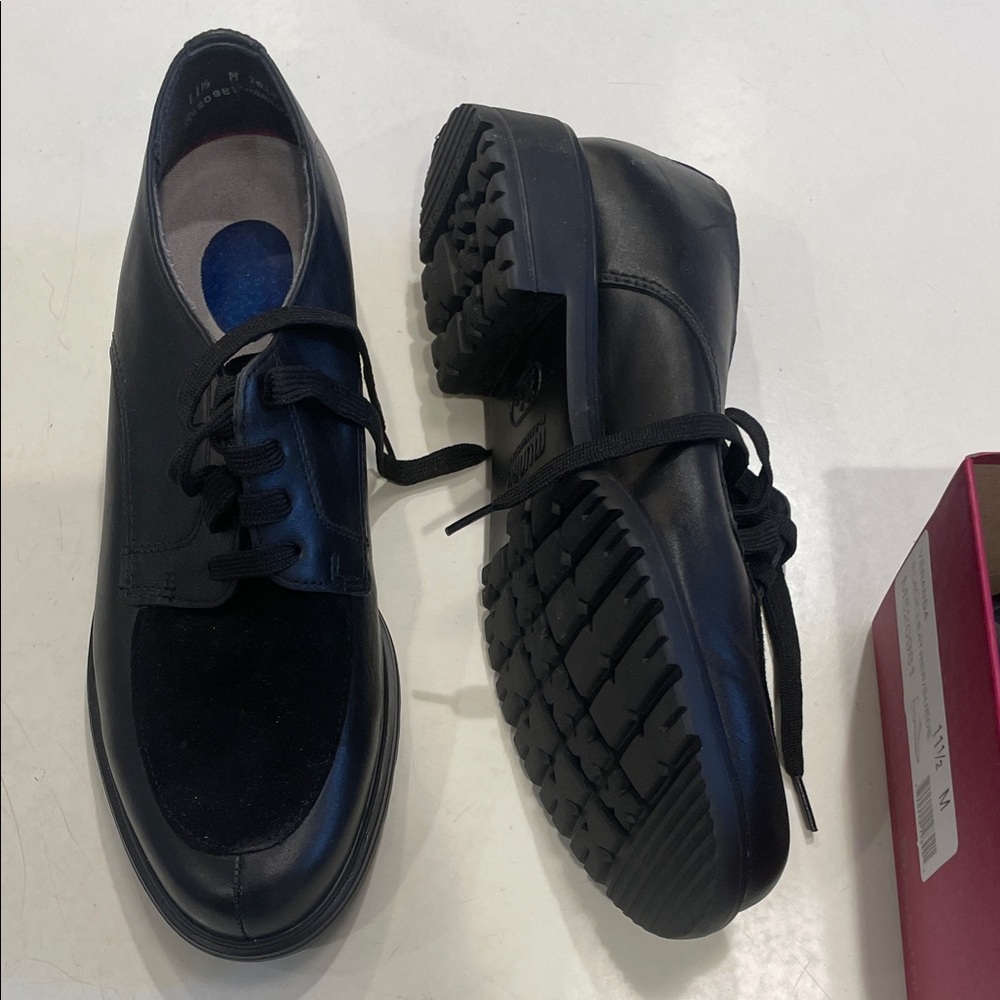 Munro Veranda Black Leather Suede Loafers - Picture 2 of 4